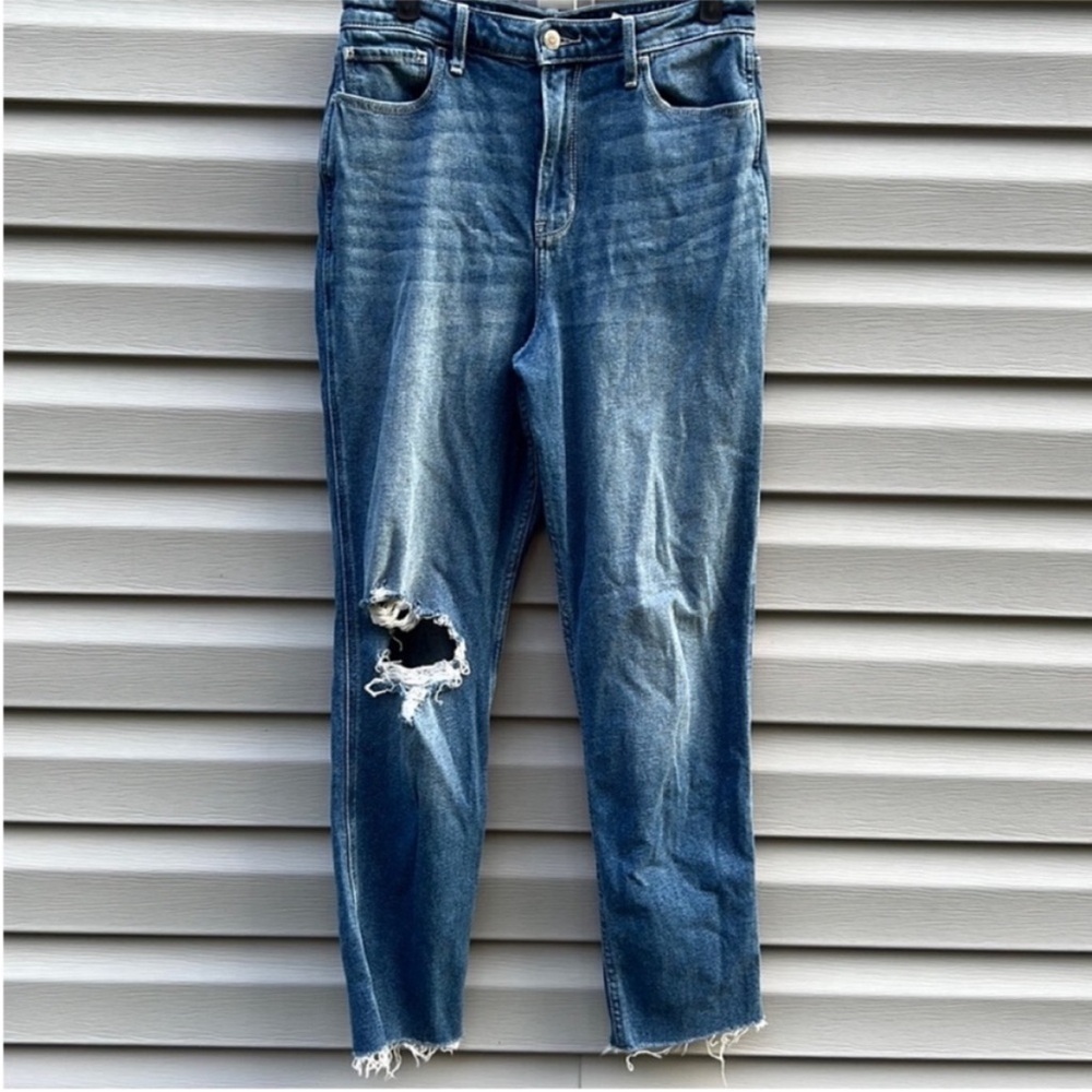 Hollister Distressed Ultra High Rise Mom Jeans size 7